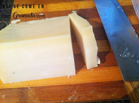 Queso empanado con salsa de membrillo. Juego de blogueros 2.0 Queso empanado con salsa de membrillo. Juego de blogueros 2.0