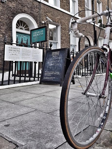 London (Charles Dickens Museum): London bike