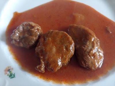 CARRILLADAS IBERICAS DE CERDO CON SALSA DE PIMIENTOS DEL PIQUILLO