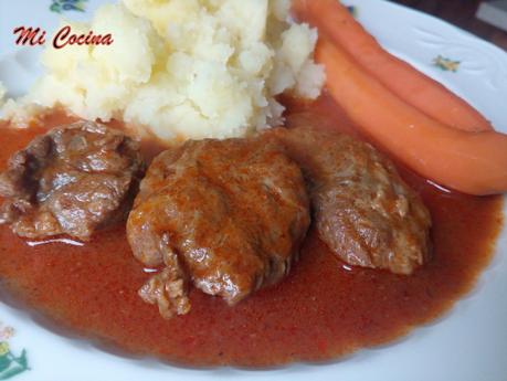 CARRILLADAS IBERICAS DE CERDO CON SALSA DE PIMIENTOS DEL PIQUILLO