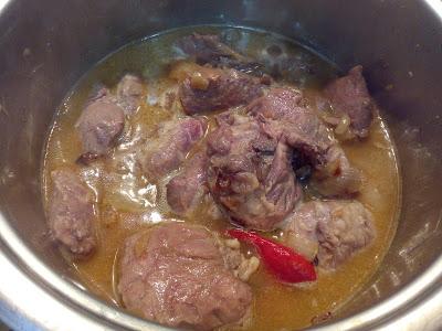 CARRILLADAS IBERICAS DE CERDO CON SALSA DE PIMIENTOS DEL PIQUILLO