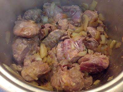 CARRILLADAS IBERICAS DE CERDO CON SALSA DE PIMIENTOS DEL PIQUILLO