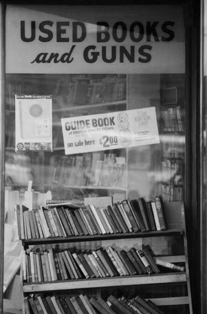 Halloween como amenaza / Libros y armas