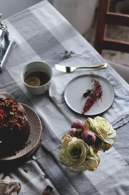 Bizcocho de boniato , cacao y nueces garrapiñadas