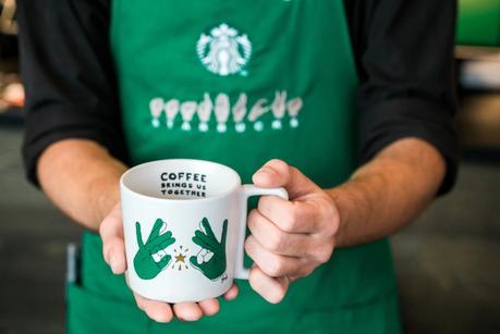 Así es la primera cafetería de Starbucks adaptada para personas con discapacidad auditiva