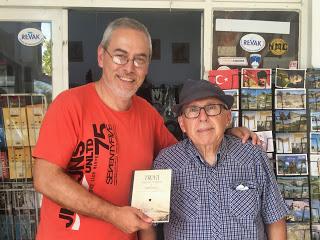 Además de darnos de comer muy bien en su pequeño hotel, Hasan nos ofreció un libro sobre Troya. Viajes_Fotografia_Abuelohara