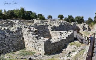 Murallas de antiguas construcciones en la ciudad de Troya. Turquía. Viajes_Fotografia_Abuelohara