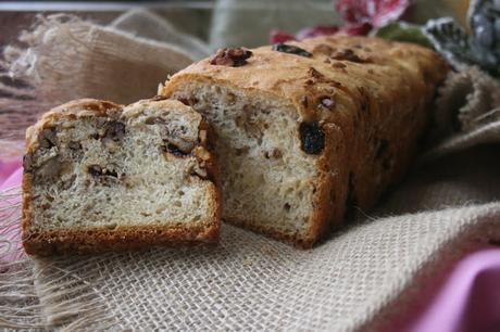 PAN DE SEMILLAS, NUECES Y CIRUELAS PASAS