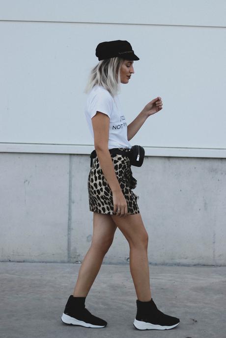 LEOPARD SKIRT & BLACK SNEAKERS