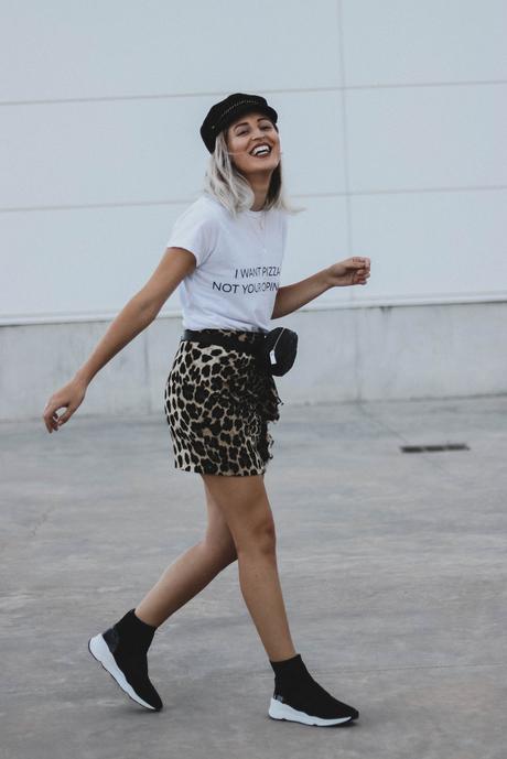 LEOPARD SKIRT & BLACK SNEAKERS