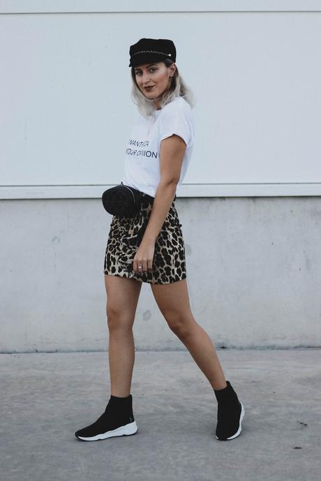 LEOPARD SKIRT & BLACK SNEAKERS