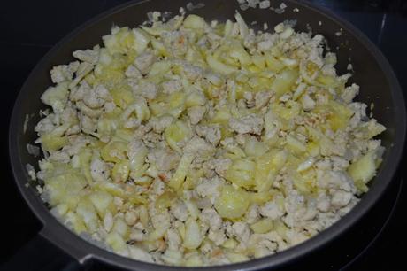 Calabacin relleno de pollo gratinado al horno