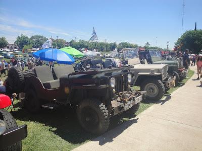 Sol, autos, motos y público en Los Cardales