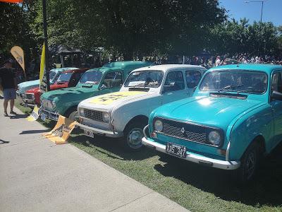 Sol, autos, motos y público en Los Cardales