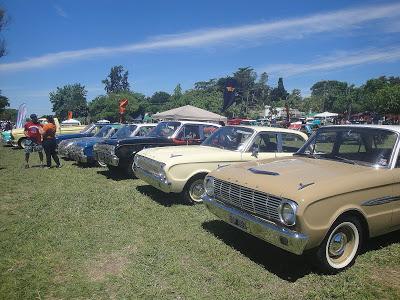 Sol, autos, motos y público en Los Cardales