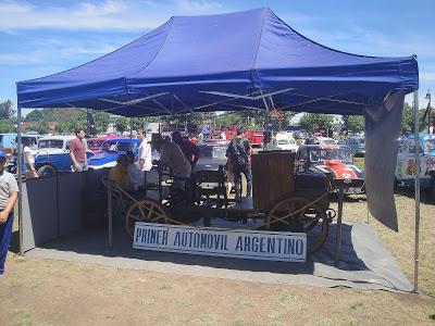 Sol, autos, motos y público en Los Cardales