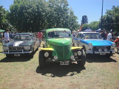 Sol, autos, motos y público en Los Cardales