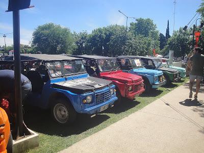 Sol, autos, motos y público en Los Cardales