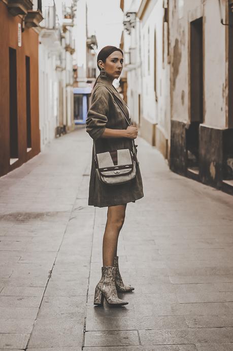 CÓMO COMBINAR BOTINES DE PRINT DE SERPIENTE