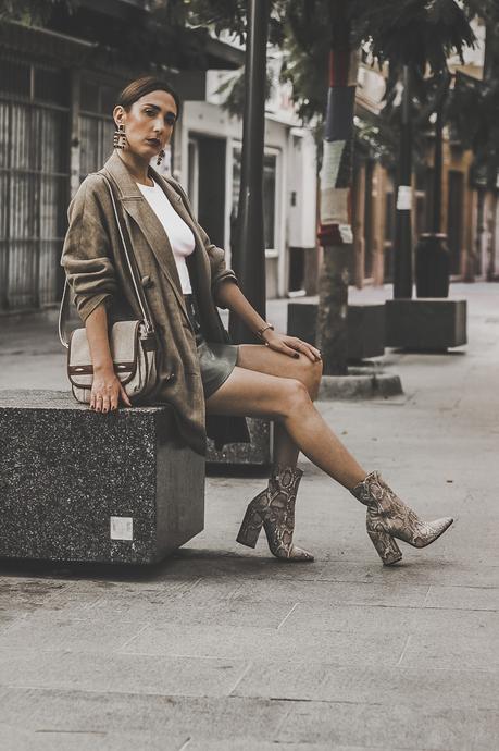 CÓMO COMBINAR BOTINES DE PRINT DE SERPIENTE