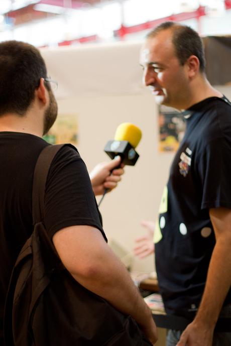 «Lo que más me gusta es ver a los más pequeños preguntar por Pacman o Donkey Kong». Hablamos con Eduardo Álvarez, entusiasta del retro y los videojuegos y organizador de RetroSevilla «Lo que más me gusta es ver a los más pequeños preguntar por Pacman o Donkey Kong». Hablamos con Eduardo Álvarez, entusiasta del retro y los videojuegos y organizador de RetroSevilla