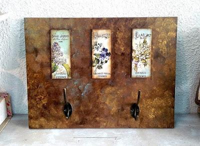 Perchero: Imitación metal oxidado sobre madera