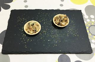 Tartaleta de queso con nueces, setas y nueces