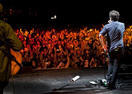 Andrés Calamaro: nueva cosecha de canciones y un solo paracaídas Andrés Calamaro: nueva cosecha de canciones y un solo paracaídas