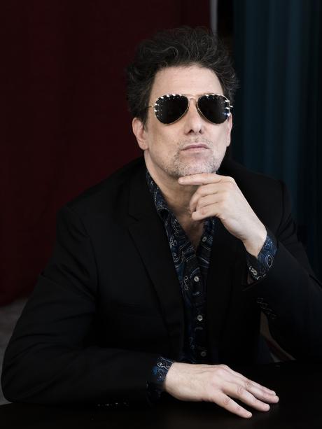 Andrés Calamaro:  nueva cosecha de canciones y un solo paracaídas