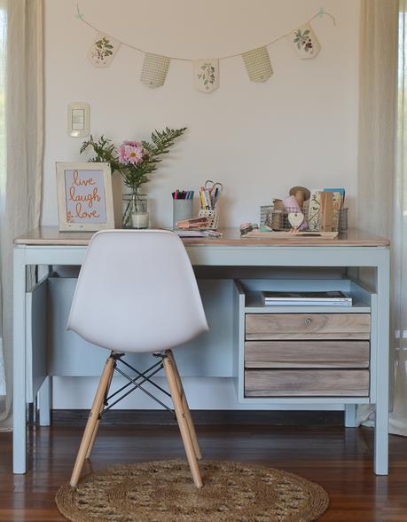 El escritorio azul celeste y tips para una pátina aguada