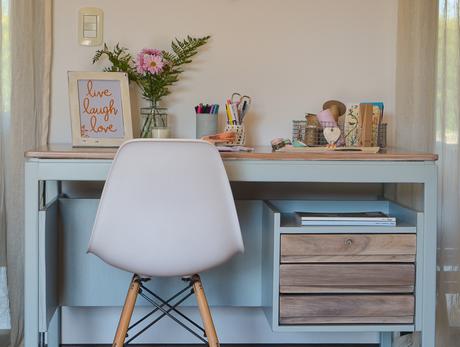 El escritorio azul celeste y tips para una pátina aguada