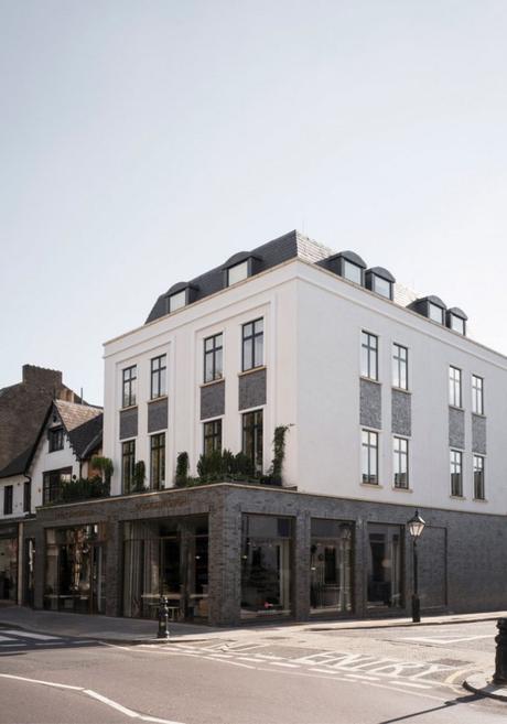 Un restaurante de sushi minimalista de exquisito diseño escandinavo