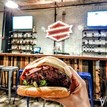 Un viaje de amigos, rica comida y de varios espantos por Illinois para Halloween Old Bakery Beer Co