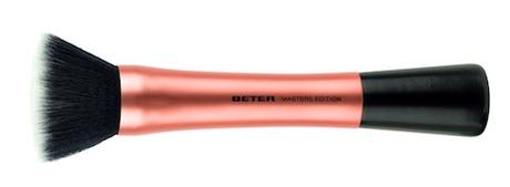 Las brochas de maquillaje que debes tener en tu neceser brochas maquillaje fluido beter Flat top Kabuki