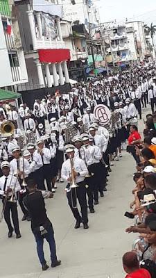 Delegación numerosa y en cuasi perfectas y asimétrica formación del Colegio Abel Bravo, el desfile del lunes 5 de noviembre de 2018.