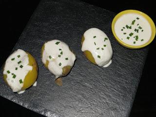 PATATAS ASADAS CON CREMA AGRIA