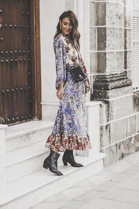 CÓMO COMBINAR UN VESTIDO LARGO DE FLORES EN INVIERNO