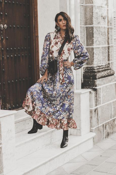 CÓMO COMBINAR UN VESTIDO LARGO DE FLORES EN INVIERNO CÓMO COMBINAR UN VESTIDO LARGO DE FLORES EN INVIERNO