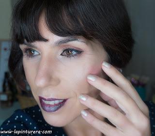 Saca todo el partido a tu iluminador con Delfy (info, swatches y maquillaje de fiesta).