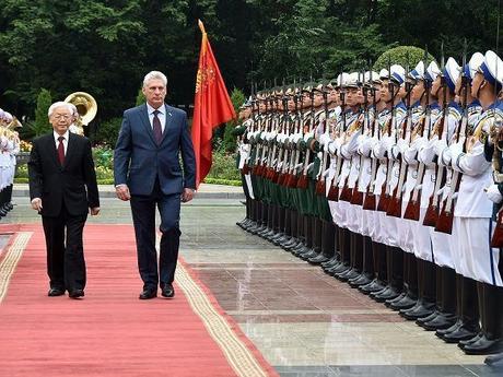 Vietnam condecora a Miguel Díaz-Canel con la Orden de Ho Chi Minh