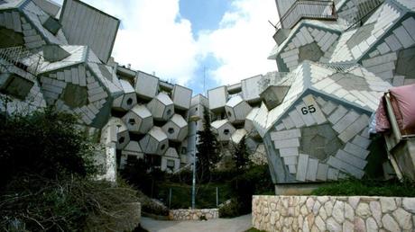 El barrio fue terminado en 1975 y ampliado posteriormente. Foto vía zvihecker.com/projects. 6 edificaciones que lo harán mirar dos veces … o tres