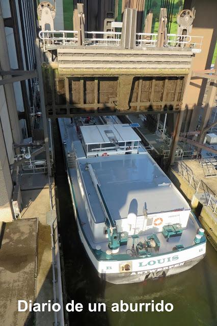 Valonia. La región del centro: los ascensores de barcos y la colegiata de Nivelles