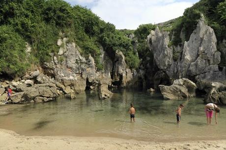 Visita a Gulpiyuri, una playa sin mar.