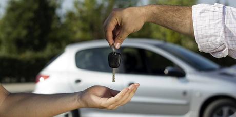 Quiero alquilar un coche y no se como, que debo hacer?