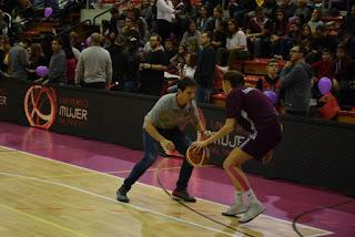 Galería de escenas del Bàsquet Femení Sant Adrià-Valencia Basket