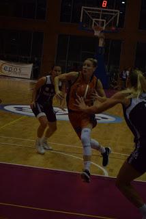 Galería de escenas del Bàsquet Femení Sant Adrià-Valencia Basket