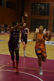 Galería de escenas del Bàsquet Femení Sant Adrià-Valencia Basket