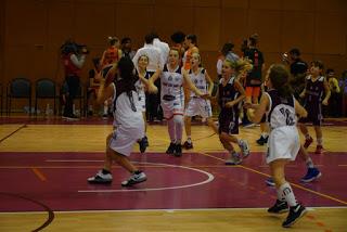 Galería de escenas del Bàsquet Femení Sant Adrià-Valencia Basket