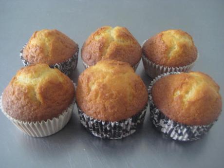 MAGDALENAS O MUFFINS  DE YOGUR Y FRAMBUESAS