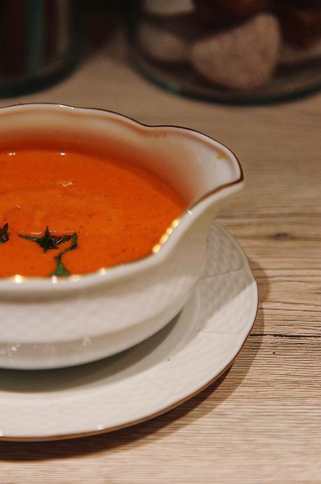 MERLUZA REBOZADA CON SALSA DE PIMIENTOS MERLUZA REBOZADA CON SALSA DE PIMIENTOS